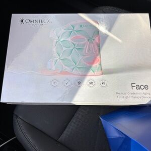 Omnilux contour led light therapy mask